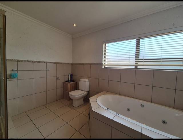 4 BEDROOM HOUSE FOR SALE IN VAALVIEW